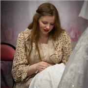 Créatrice de robes de mariée et de princesse donne cours de couture tout niveau